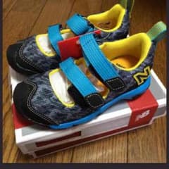 16cmニューバランス スニーカーサンダルのサムネイル