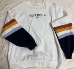 Bershka FAITHFUL 1995 ロゴ スウェット トレーナーのサムネイル