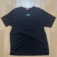 【美品】DIESEL ディーゼル Tシャツ ブラック メタルロゴ 人気デザインのサムネイル