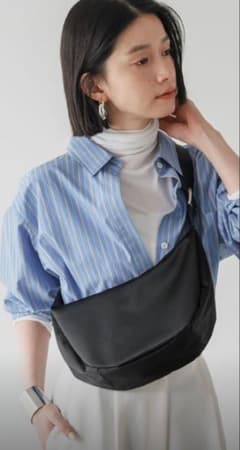 ラシット ナイロン ラウンドショルダーバッグ 金具シルバー　美品のサムネイル