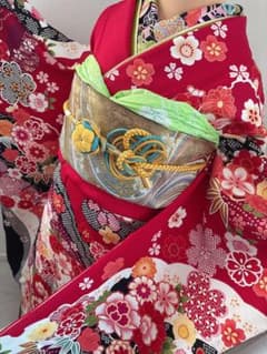 美品正絹振袖フルセット 赤地 王道古典柄 成人式に - メルカリ