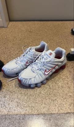 専用　NIKE SHOX R4 27cmのサムネイル