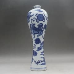 清乾隆青花釉次獅紋梅瓶 景徳鎮 陶磁器 装飾品 現代工芸品 美術品 置物