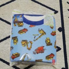 UNIQLO　キルトパジャマ　おやすみはたらくくるまたちのサムネイル
