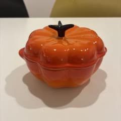 ル・クルーゼ パンプキン型 ココット 蓋付き - メルカリ
