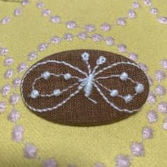 ミナペルホネン　サンキューベリーバッジのサムネイル