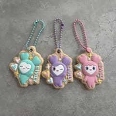 最安値 TWICE モモ サナ ミナ ひっかけチャーム MISAMOセット TWICE ビスケットチャーム MISAMO セット - メルカリ