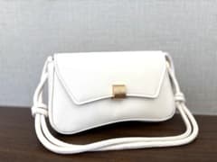 値下げ【新品】ホワイト フラップ ショルダーバッグ ミニバッグのサムネイル