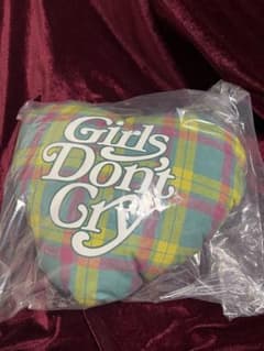 Girls Don't Cry 伊勢丹限定ハートクッション - メルカリ