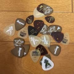 【ジャンク】ギターピック 20枚まとめ売りのサムネイル