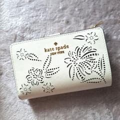 kate spade 花柄カットアウト 二つ折り財布 kate spade 花柄カットアウト 二つ折り財布 財布 ケイトスペード財布