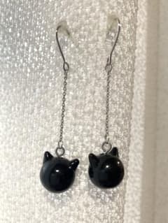 黒猫ガラスピアスのサムネイル