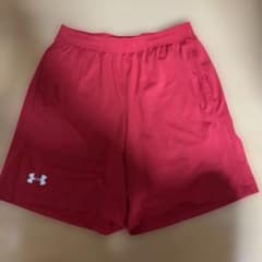UNDER ARMOUR ショートパンツ レッドのサムネイル