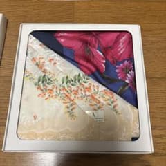 valentino garavani ハンカチ 2枚セット新品。のサムネイル