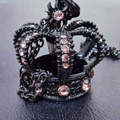 ビッグクラウンネックレス　大　ピンク×黒　BIG CROWN NECKLACEのサムネイル