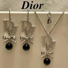Dior ディオール リボン ストーン トロッター ロゴ ネックレス ピアスのサムネイル