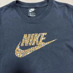 NIKE ナイキ　ヒョウ柄ロゴTシャツ Sサイズ　ブラックのサムネイル