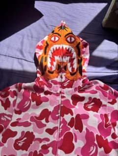 BAPE ピンク迷彩虎顔パーカー - メルカリ