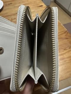 CHARLES & KEITH チャールズアンドキース 二つ折りの財布のサムネイル
