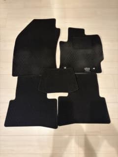 トヨタ カローラクロス 型式:6AA-ZVG11 純正 フロアマットのサムネイル