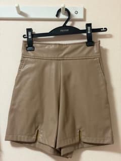 フェイクレザー ショートパンツ ベージュのサムネイル