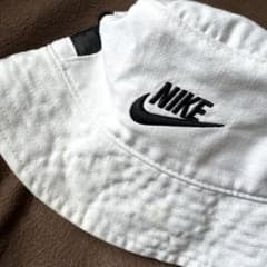 a*i様 Nike ホワイト バケットハットのサムネイル