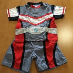 ウルトラマンの服100のサムネイル