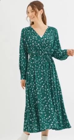 値下げ❣️GU 新品 未使用 花柄ロングワンピースのサムネイル