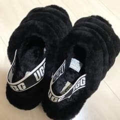 UGG アグ ファーサンダル Fluff Yeah Slide ブラックのサムネイル
