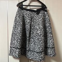 カタログ記載エムズグレイシー42花柄スカートタグ付き - メルカリ