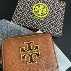 トリーバーチ　二つ折り財布のサムネイル