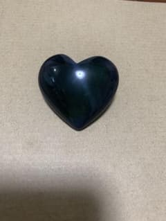 黒いハート型の石（黒曜石）のサムネイル
