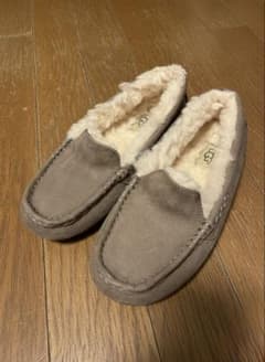 UGG グレー モカシン アンスレー　ブラウン　23センチ（22センチに近い）のサムネイル