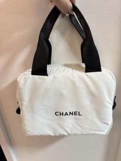 CHANEL ホワイト ナイロン ポーチのサムネイル