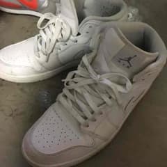 Air Jordanのサムネイル