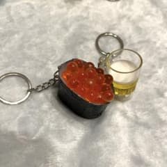 いくら軍艦 ビール　キーホルダー 食品サンプルのサムネイル