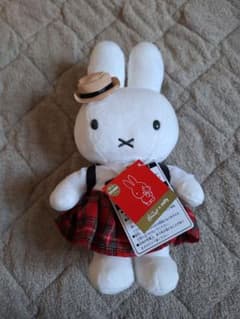 ミッフィー Hamleys プレッピースタイル ぬいぐるみ - メルカリ