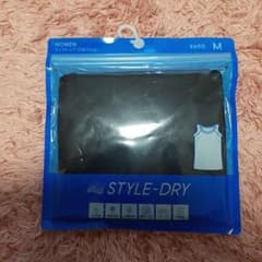 黒タンクトップのサムネイル