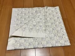 レース生地 クリーム色とグレーの葉模様　 　91×154cmのサムネイル