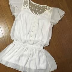 ホワイトトップス♡のサムネイル