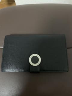 【良品】BVLGARI ブラックレザー 二つ折り長財布　内装_赤色のサムネイル