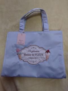 ☆新品☆Maison de FLEUR アイスクリーム刺繍 ミニトートバッグのサムネイル