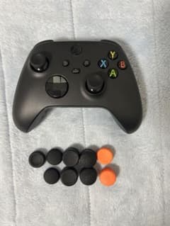 Xbox ワイヤレス コントローラー 本体と付属品のサムネイル