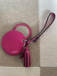COACH ピンク ラウンド型ミラーのサムネイル