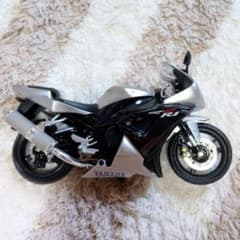 YAMAHA YZF-R1 模型のサムネイル