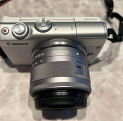 Canon EOS M100 レンズキット15-45mm IS STM ホワイトのサムネイル