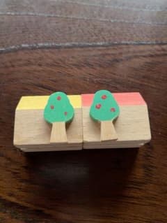木製 ミニオブジェ 2個セット りんごの木マグネット式 ハンドメイド 横手