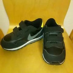 ★美品★ ナイキ NIKE 黒 黄 スニーカー 13センチ♪のサムネイル