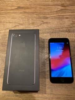 iPhone 7 Jet Black 32 GB docomoのサムネイル