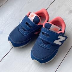 ニューバランス スニーカー 14cm 男の子 女の子のサムネイル
